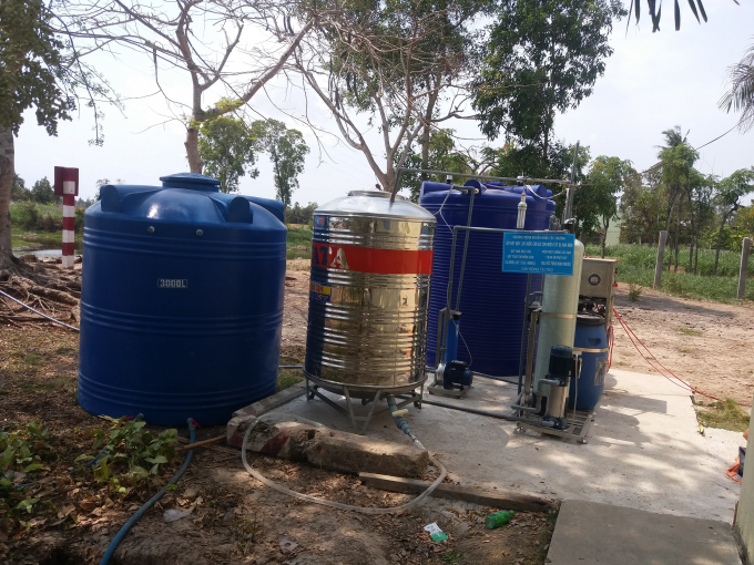 UBND xã Long Bình, huyện Gò Công Tây, Tiền Giang đã không vận hành máy lọc nước mặn trong khi địa phương đang rất khó khăn về nguồn nước. Ảnh: Minh Đảm.