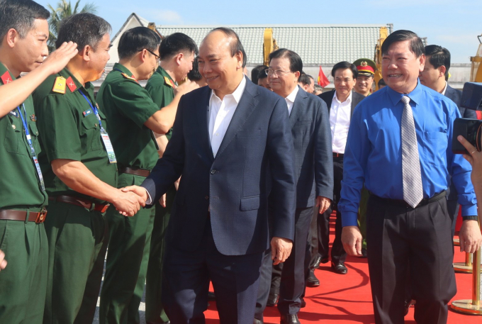 Thủ tướng Nguyễn Xuân Phúc dẫn đầu đoàn công tác của Chính phủ dự và phát động lễ khởi công cao tốc Mỹ Thuận - Cần Thơ. Ảnh: CTV.