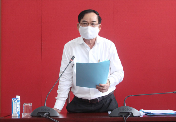 Ông Trần Ngọc Tam, Chủ tịch UBND tỉnh Bến Tre tại buổi làm việc sáng 1/9. Ảnh: Phương Thảo.