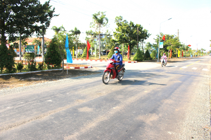 Cảnh quan môi trường xanh - sạch - đẹp ở xã Vĩnh Thuận, huyện Vĩnh Hưng. Ảnh: Văn Đát.