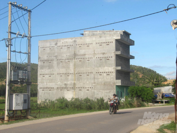 Income from birds’ nest farming is very high and abundant. Therefore, birds’ nest farming houses have been developing dramatically in Binh Dinh province. Photo: Vu Dinh Thung.