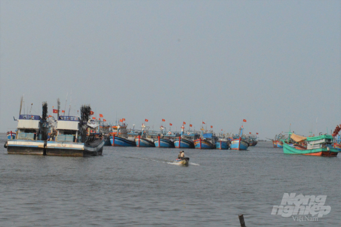 Many fishing vessel owners respond to the regulations by removing the tracking devices and placing in other ships, or leaving them on the islands before sailing their boats to the seas. Photo: Trung Chanh.