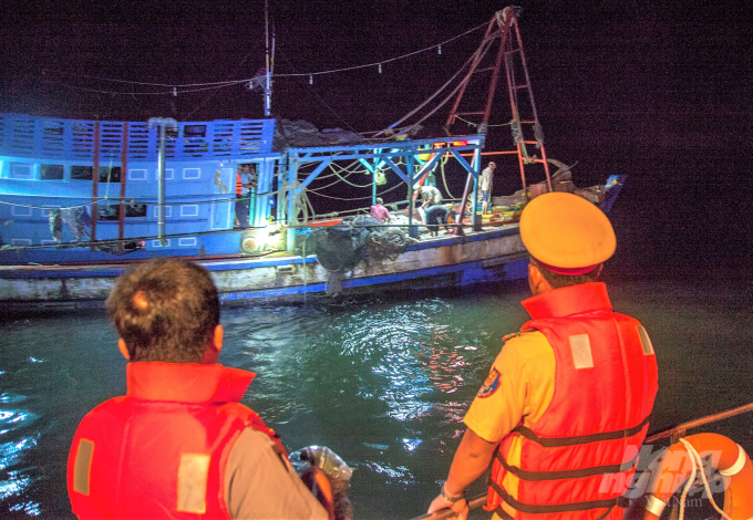Kien Giang – Ca Mau joint forces has detected many fishing vessels that violated the regulations, levying administrative fines totaling billions dongs. Photo: Trung Chanh.