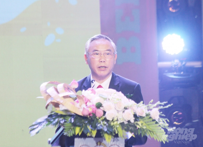 Mr. Phung Duc Tien, Deputy Minister of Agricultural and Rural Development, highly commends the investment of Bel Ga Company, De Heus Group, and Hung Nhon Group. Photo: Tran Trung.