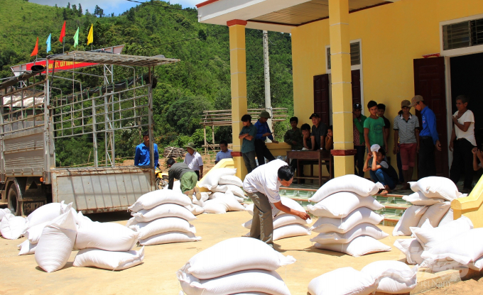 Người dân 2 tỉnh Quảng Bình và Quảng Trị sẽ được hỗ trợ hơn 1.400 tấn gạo cứu đói. Ảnh: CĐ.
