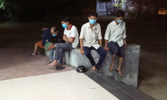Những người trốn cách ly xã hội ở Đà Nẵng trở về Quảng Trị bị lực lượng chức năng phát hiện. Ảnh: PN.
