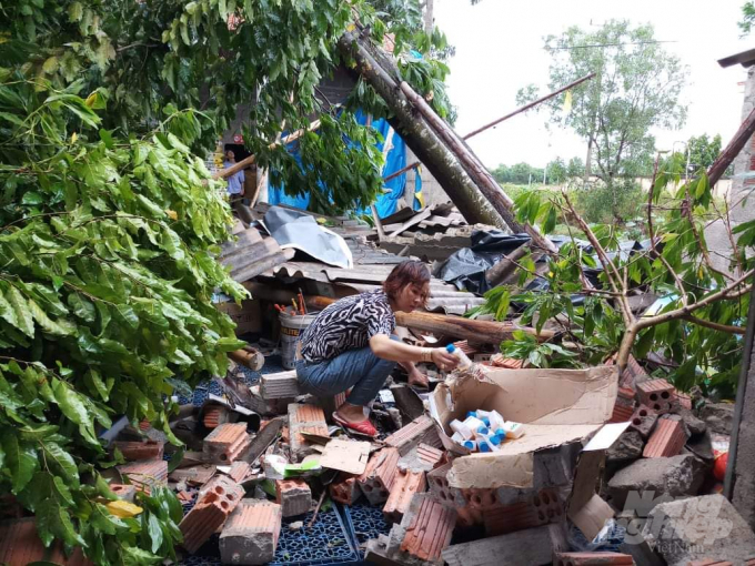 Một ngôi nhà của người dân huyện Hải Lăng bị đổ sập. Ảnh: CĐ.
