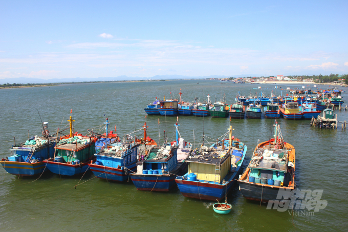 Tàu cá neo đậu ở cảng Cửa Việt. Ảnh: Công Điền.