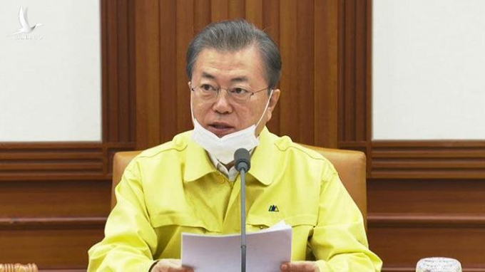 Tổng thống Hàn Quốc xin lỗi người dân vì những thiếu sót trong hành động khiến virus lây lan rộng, vượt tầm kiểm soát. Ảnh: KRT