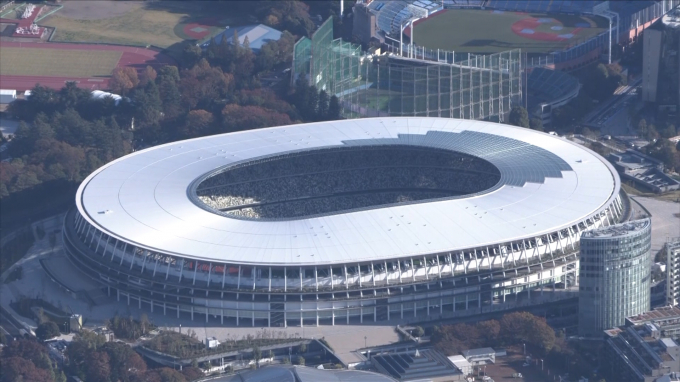 Sân vận động quốc gia mới vẫn đang gấp rút hoàn thành để kịp cho lễ khai mạc vào ngày 24/7. Ảnh: NHK