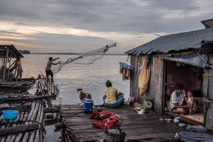 Có ít nhất 60 triệu người sống phụ thuộc vào tài nguyên của sông Mekong nhưng họ đang ngày càng bị đe dọa bởi sự phát triển của thủy điện. Ảnh: NYT