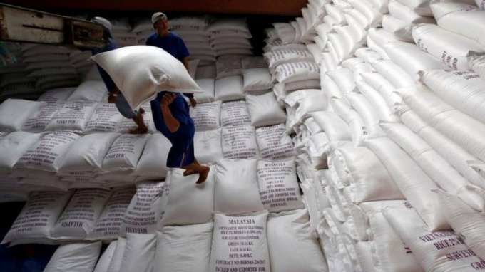 Chi phí xuất khẩu gạo bị đẩy lên cao khiến doanh thu bị thu hẹp. Ảnh: IndiaToday