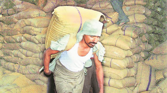 Đại dịch Covid-19 khiến ngành xuất khẩu gạo Ấn Độ gặp khó khăn do chi phí tăng cao. Ảnh: ET