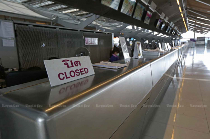 Quầy làm thủ tục đi quốc tế tại sân bay Suvarnabhumi đóng cửa đến 15/4. Ảnh: BKP
