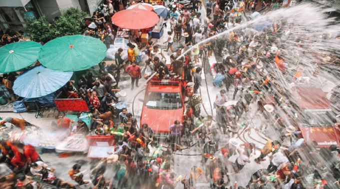 Lễ hội té nước cũng thường là dịp thường xảy ra nhiều vụ tai nạn giao thông nhất ở Thái Lan do có quá đông người tham dự. Ảnh: Global Travel