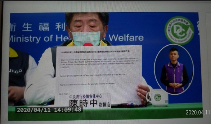 Bộ trưởng Y tế và Phúc Lọi Đài Loan công khai bức thư gửi cho WHO về dịch bệnh Covid-19. Ảnh: CNA