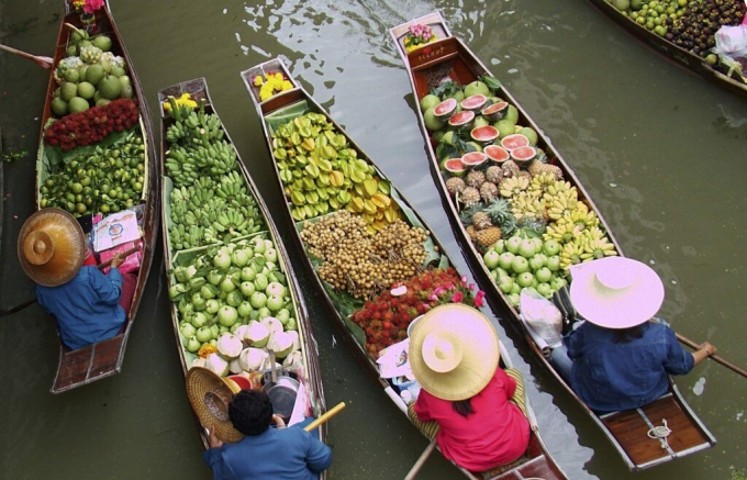 Chợ trái cây trên sông ở Thái Lan. Ảnh: Centre Point