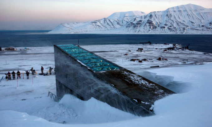 Ngân hàng hạt giống Svalbard được xây dựng để bảo vệ hàng triệu giống cây lương thực khỏi biến đổi khí hậu, chiến tranh và thiên tai. Ảnh: Renato Granieri/Alamy