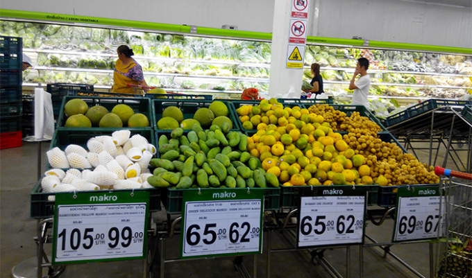 Từ tháng 4 đến tháng 7 sẽ là thời điểm chính vụ thu hoạch trái cây ở Thái Lan trong khi các hệ thống bán hàng truyền thống như siêu thị và chợ đều bị đóng cửa vì dịch bệnh. Ảnh: Getty