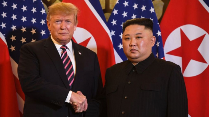 Hai nhà lãnh đạo Mỹ- Triều tại Hội nghị thượng đỉnh lần đầu tiên ở Singapore. Ảnh: Times