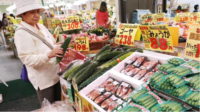 Nhiều mặt hàng thực phẩm ở Nhật Bản, đặc biệt là thịt liên tục tăng giá trong nhiều năm qua. Ảnh: KyodoNews