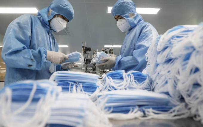 85% lượng khẩu trang y tế thế giới là do Trung Quốc sản xuất. Ảnh: EPA-EFE