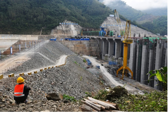Một đập thủy điện mới đang trong giai đoạn xây dựng trên lưu vực sông Mekong ở Lào. Ảnh: Shutterstock