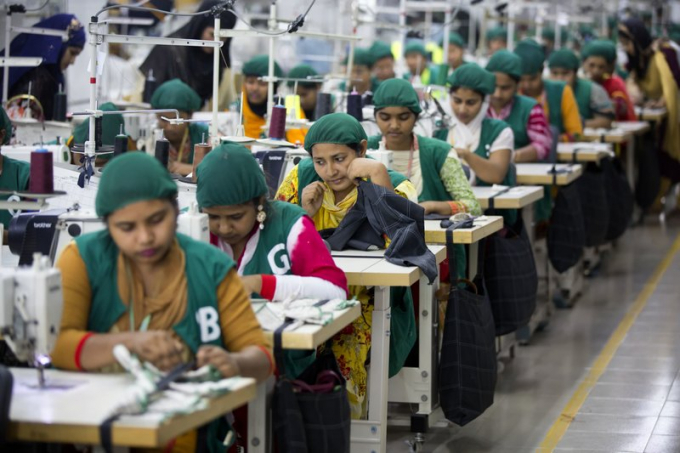 Công nhân ngành may Bangladesh chiếm tới 2,5% dân số. Ảnh: AP