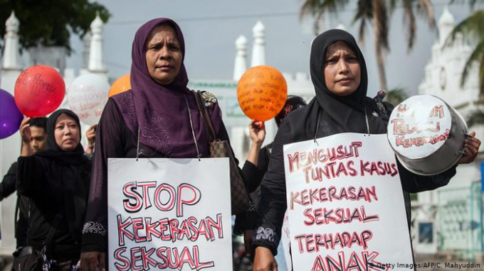 Phụ nữ Indonesia biểu tình chống lạm dụng tình dục trẻ em. Ảnh: DW