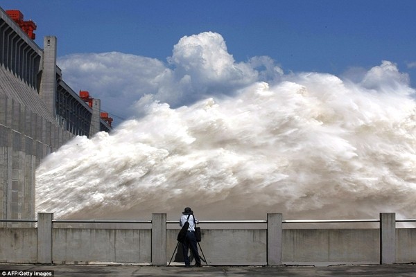 Hồ chứa của đập Tam Hiệp đnag chịu sức ép lớn do lũ lụt. Ảnh: ATF