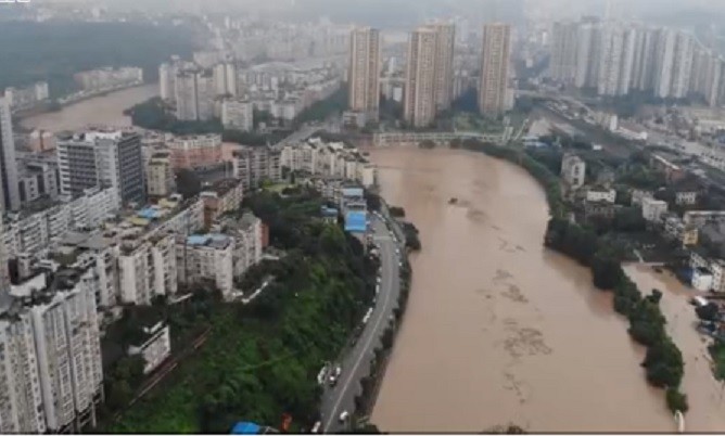Các tỉnh Quý Châu, Trùng Khánh, Hồ Nam, Hồ Bắc, Giang Tây, An Huy, Giang Tô, Chiết Giang, Thượng Hải và Quảng Tây đều đang hứng chịu đợt mưa lũ tồi tệ nhất. Ảnh: Weibo