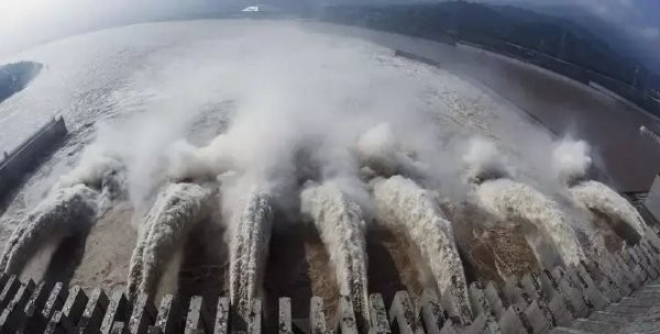 Lúc 7 giờ sáng 2/7, lưu lượng dòng chảy vào hồ chứa Tam Hiệp đã đạt 47.000 m3/giây. Ảnh: Weibo