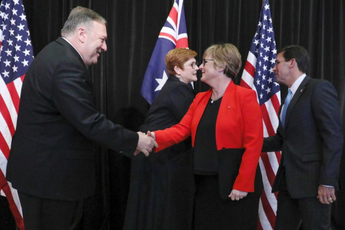 Ngoại trưởng Mỹ Mike Pompeo và Bộ trưởng Quốc phòng Mark Esper đón tiếp các nữ đồng cấp Úc, Marise Payne và Linda Reynold. Ảnh: ABC.net