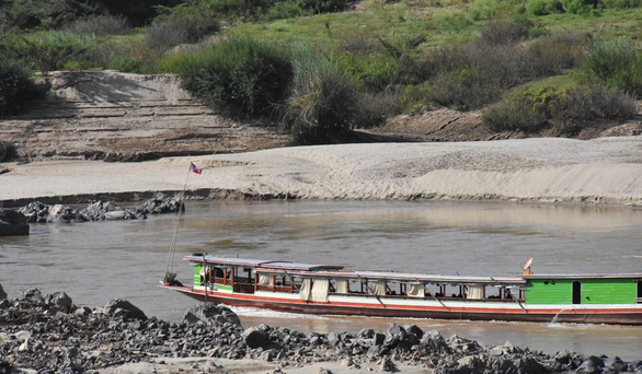 Một đoạn sông Mekong ở hạ nguồn giữa biên giới Thái Lan và Lào cạn trơ đáy trong mùa khô năm 2019. Ảnh: International River