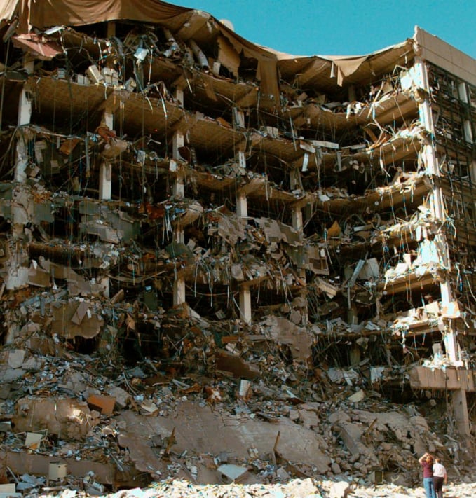 Hiện trường vụ đánh bom khủng bố đẫm máu tại thành phố Oklahoma hồi năm 1995 được kẻ tấn công sử dụng thuốc nổ chứa  ammonium nitrate. Ảnh: ABCNews