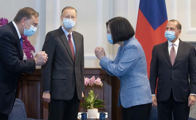 Nhà lãnh đạo Đài Loan Thái Anh Văn tiếp đón Bộ trưởng Y tế Mỹ Alex Azar hôm 10/8. Ảnh: RT