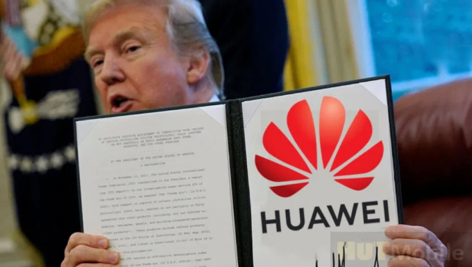 Tổng thống Mỹ Donald Trump từng nhiều lần cảnh báo các hoạt động của Huawei. Ảnh: RT