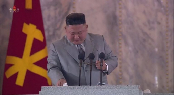 Hình ảnh nhà lãnh đạo Triều Tiên Kim Jong-un khóc trong khi phát biểu trước lễ duyệt binh hôm 10/10 ở thủ đô Bình Nhưỡng. Ảnh: Yonhap