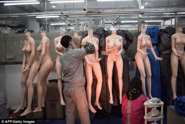 Trong nửa đầu năm 2020, lượng xuất khẩu đồ chơi tình dục của Trung Quốc đã tăng 50% so với cùng kỳ năm ngoái. Ảnh: AFP