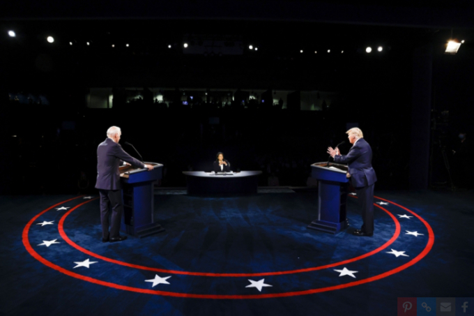 Tổng thống Donald Trump và ứng cử viên đảng Dân chủ, Joe Biden tranh luận tại Đại học Belmont, ngày 22 tháng 10 năm 2020. Ảnh: AP