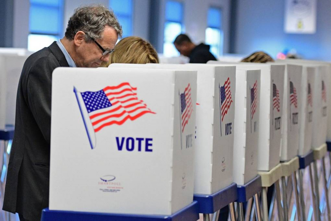 Đại dịch Covid-19 dẫn tới việc bỏ phiếu qua thư trong cuộc bầu cử tổng thống Mỹ năm nay gây nhiều tranh cãi nhất. Ảnh: Reuters