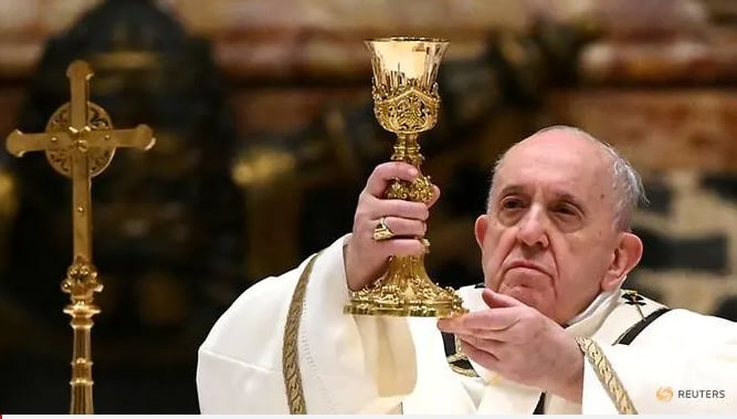 Đức Giáo hoàng Francis chủ trì Thánh lễ đêm Giáng sinh 2020, cách nay ít ngày tại Thánh đường St Peter, Vatican, giữa đại dịch Covid-19. Ảnh: Reuters