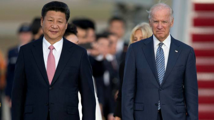 Ông Joe Biden trong cuộc đón tiếp nhà lãnh đạo Trung Quốc Tập Cận Bình hồi còn là Phó Tổng thống Mỹ dưới thời chính quyền Tổng thống Barack Obama. Ảnh:  AP