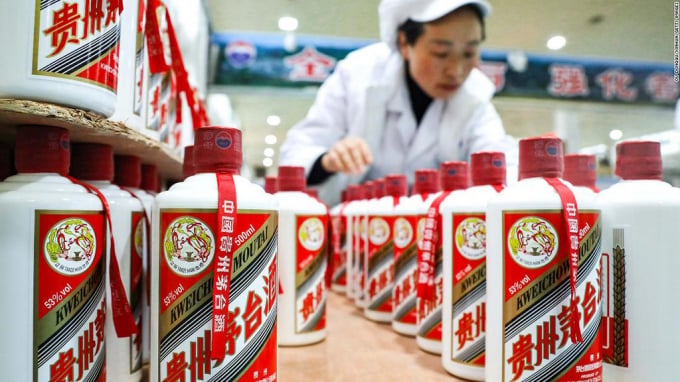 Công ty rượu Mao Đài Quý Châu có lúc được định giá hơn 420 tỷ USD, vượt xa 4 ngân hàng lớn nhất ở Trung Quốc và hãng đồ uống khổng lồ thế giới Coca-Cola. Ảnh: SCMP