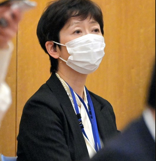 Thư ký quan hệ công chúng của Nội các Nhật Bản Yamada Makiko cũng nằm trong danh sách bị khiển trách. Ảnh: Asahi.com