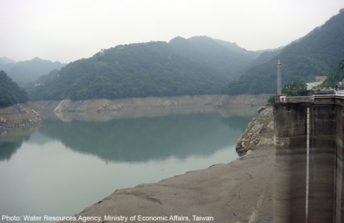 Hồ chứa Shimen lớn nhất Đài Loan đang ở mức báo động đỏ do lượng mưa thiếu hụt. Ảnh: CNA 