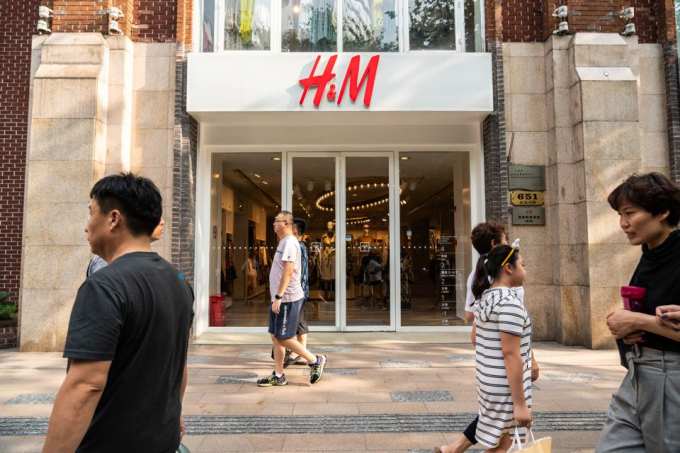 Hãng thời trang Thụy Điển H&M từng ăn nên làm ra tại thị trường hơn 1 tỷ dân Trung Quốc. Ảnh: Forbes