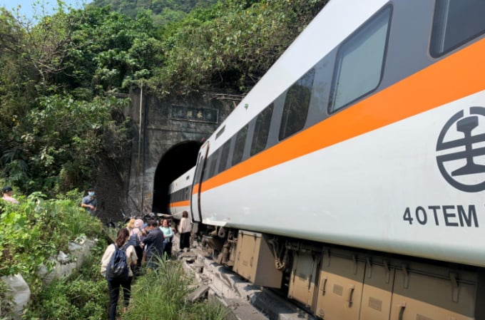 Ít nhất 41 hành khách thiệt mạng trong vụ tai nạn đường sắt ở Đài Loan. Ảnh: RT