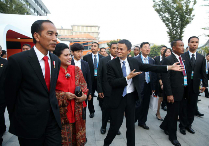 Jack Ma từng được Tổng thống Indonesia Joko Widodo mời làm cố vấn kinh tế nhân chuyến thăm Hàng Châu hồi cuối năm 2016. Ảnh: Zhejiang Daily