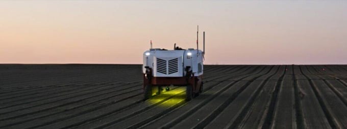 Công suất của chiếc robot diệt cỏ dại này có thể loại bỏ hơn 100.000 gốc cỏ dại mỗi giờ, tương đương từ 6-8 ha cây trồng một ngày. Ảnh: CR